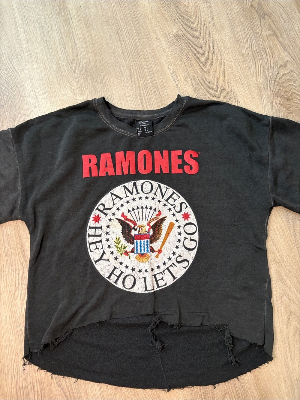 Bravado Ramones Distressed Cropped Band Tee Size Small concert rock comfy soft